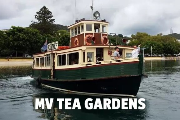 a small boat in a body of water